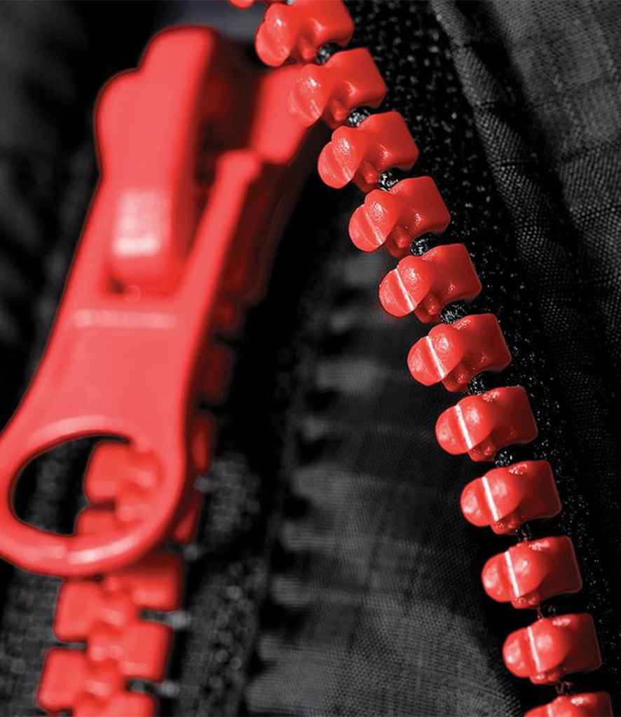Black/True Red