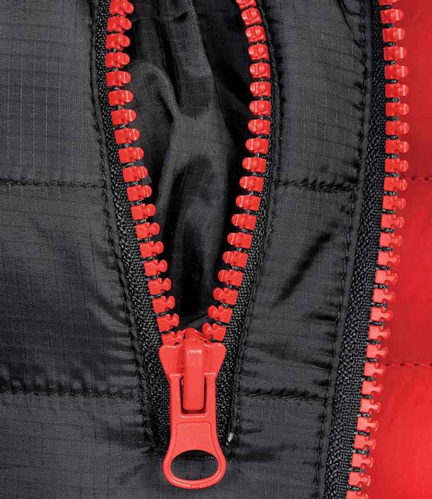Black/True Red