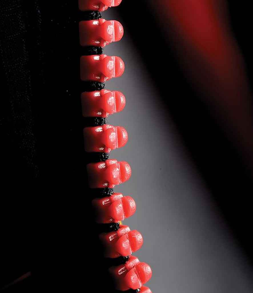 Black/True Red
